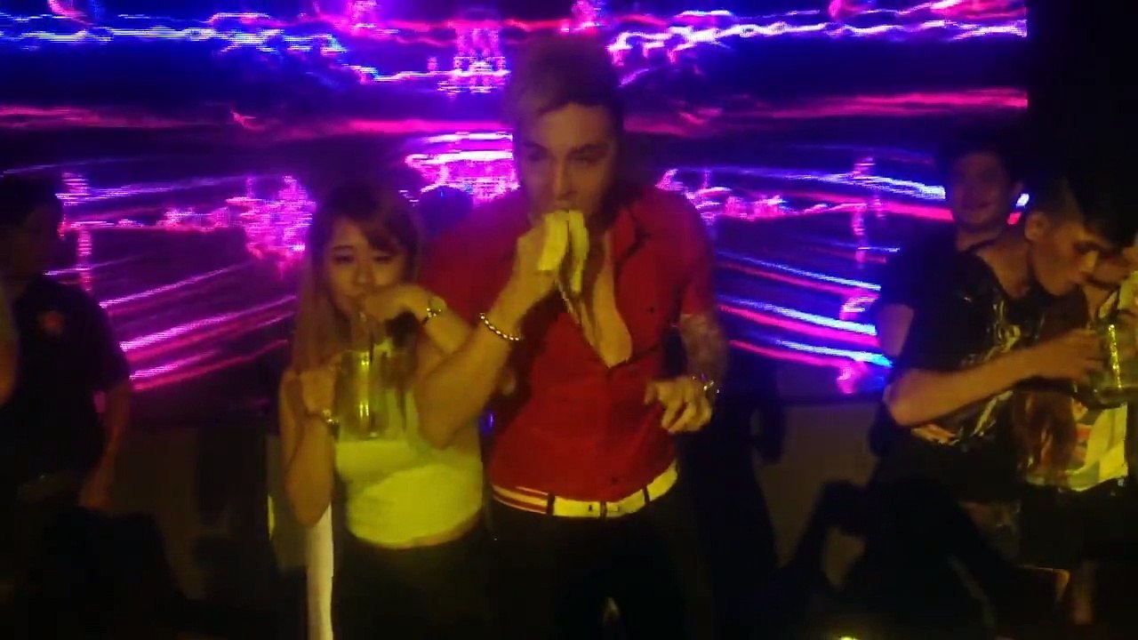Team Lâm Chấn Khang đấu bia và ăn chuối siêu đẳng tại beer club NoVa 31 07 mp4