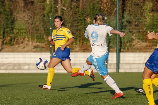 OM 5-0 Toulon : le but de Pauline Cousin (58e)
