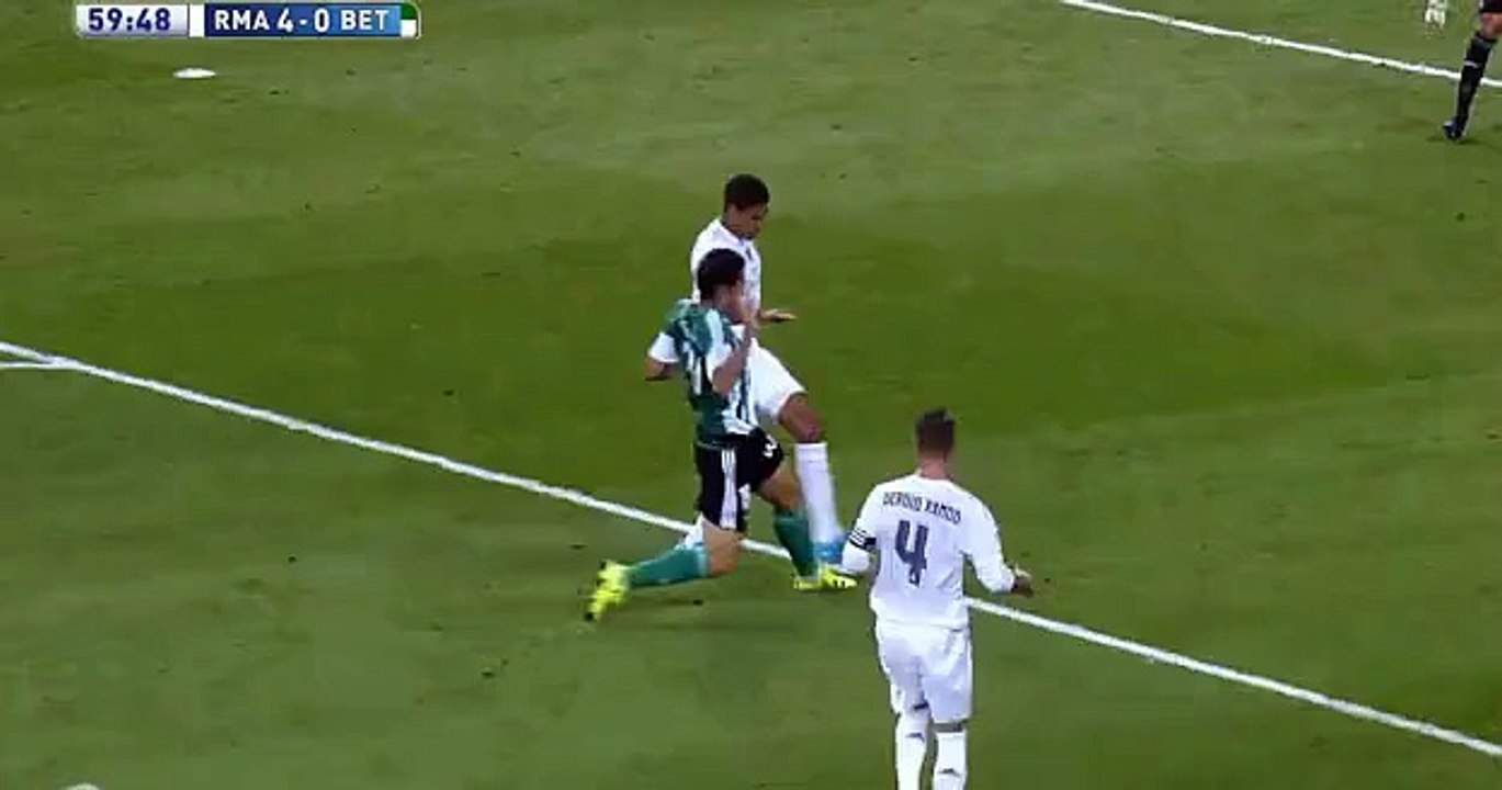 Ruben Castro Penalty MISS Real Madrid 4 - 0 Real Betis Primera La Liga 29-8-2015
