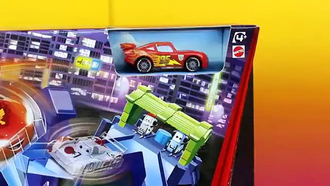 Disney Pixar Cars 2 Tokyo Spinout Track Set Lightning McQueen & Rip Klutchgonski Race & Crash!