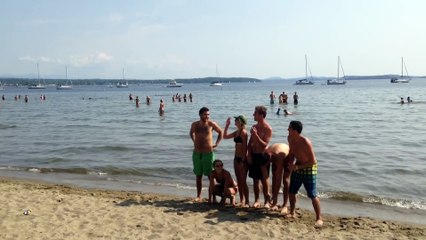 素晴しい人々！　前転6人跳び！　People are Awesome  Frontflip over 6 people at the beach!
