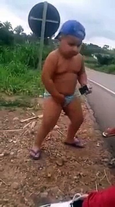 Kid dance funny!!