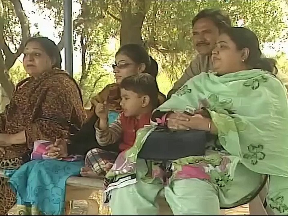 Shabbir Ibne Adil, PTV, News Report: Picnickers at Haleji Lake (2011)