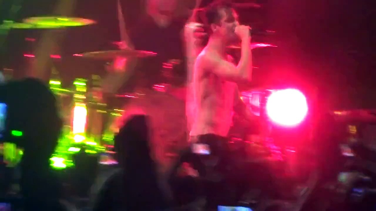 Panic! At The Disco - Vegas Lights & Journey / ACDC Cover [TOPLESS] | Manchester Academy