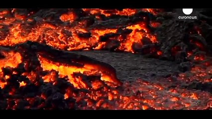 下载视频: Video  Iceland volcano spews lava fountains of up to 100m Bardarbunga eruption