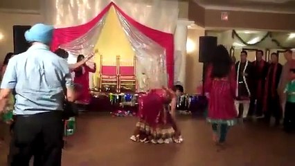 Girls Dance on Mehndi in Indian Wedding