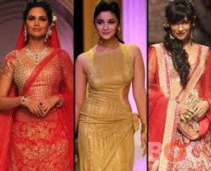 Bollywood stars Fashion Week on the ramp together Latest Breaking News