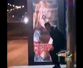 Gece vakti durakta chuki  şakası