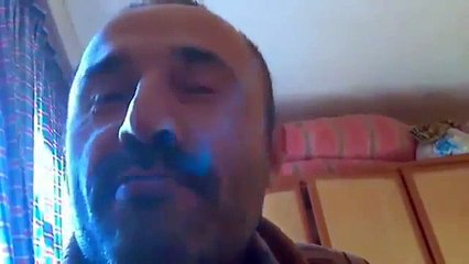 Hunharca gülen adam