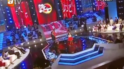 Berna pjeva mami pjesmu i place