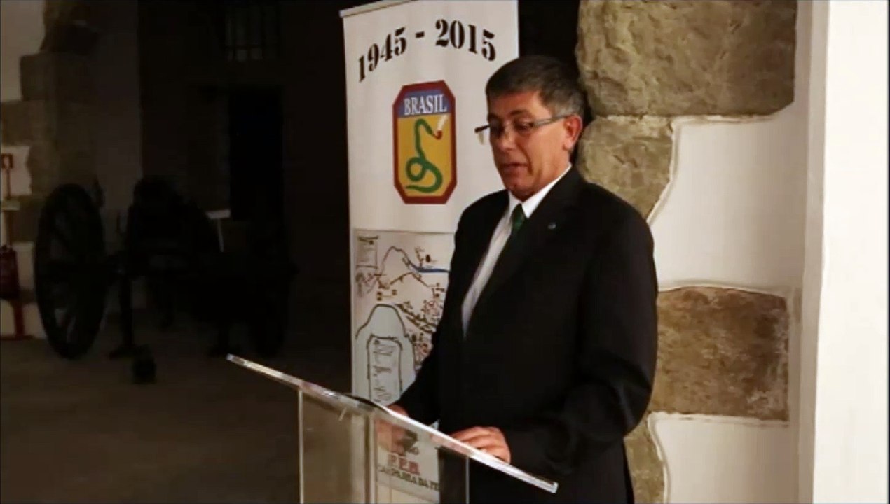 Artur Victoria apresenta medalha Comemorativa