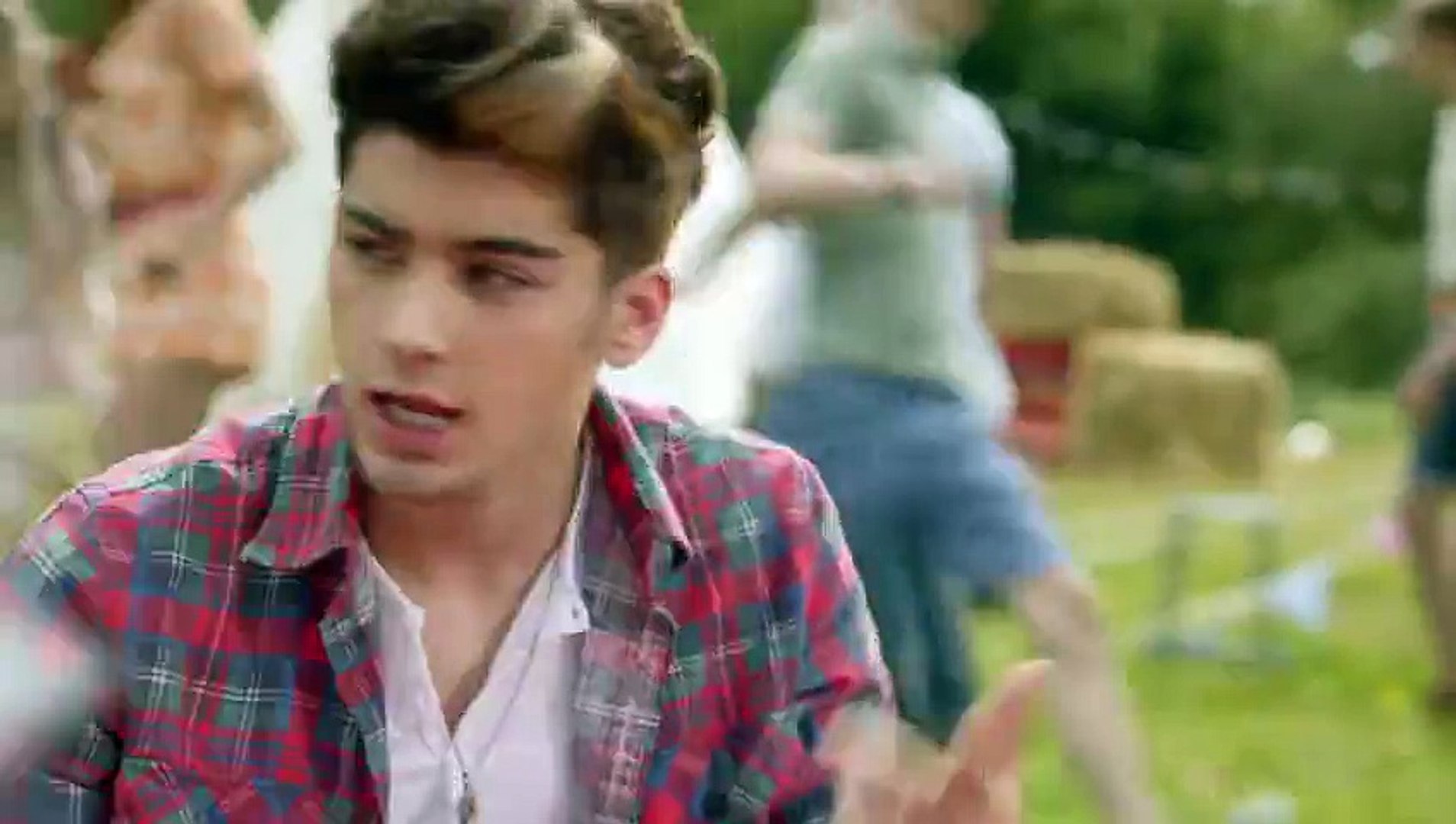 One Direction Live While We Re Young Video Dailymotion