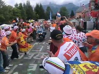 Bocht 7 van Alpe d'huez 2011, van koploper Contador, tot scheldende Voeckler, tot juichende Ten Dam