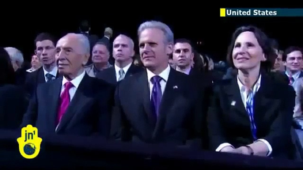 Alien Shapeshifter at an Obama Speech