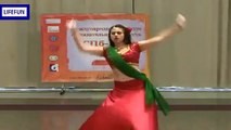 Desi Larki Ka Russia Main Dance Performance -- Brand New