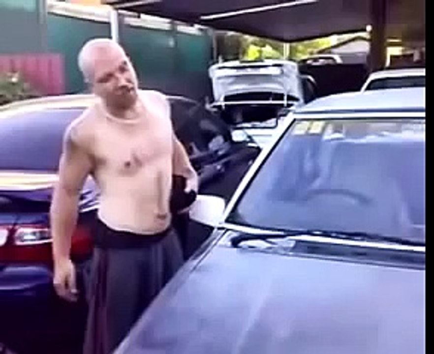 Kafasıyla Araba Camı Kıran Rahatsız Herif