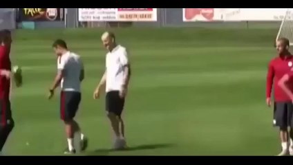 Sneijder ve Muslera'nın Emre Çolak taklidi