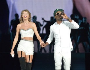 Taylor Swift Performs "Cheerleader" With Omi at San Diego Concert