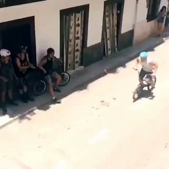 Ouch, j'ai mal pour lui