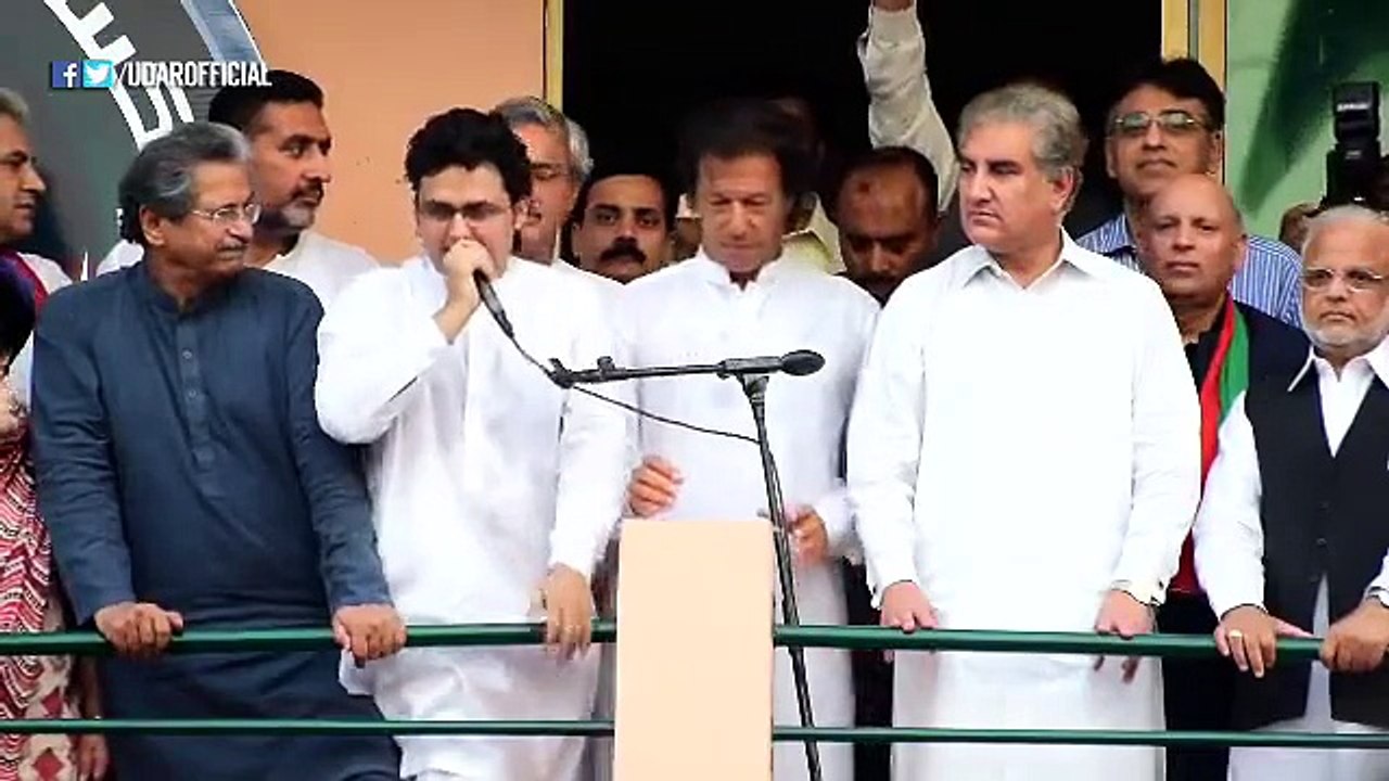 Check Imran Khan's Reaction when Faisal Javed Khan Introduces him for Speech