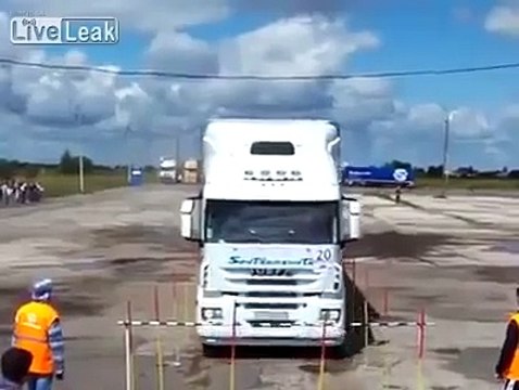 Çılgın Rus tır şoförü! Komik ve ilginç videolar