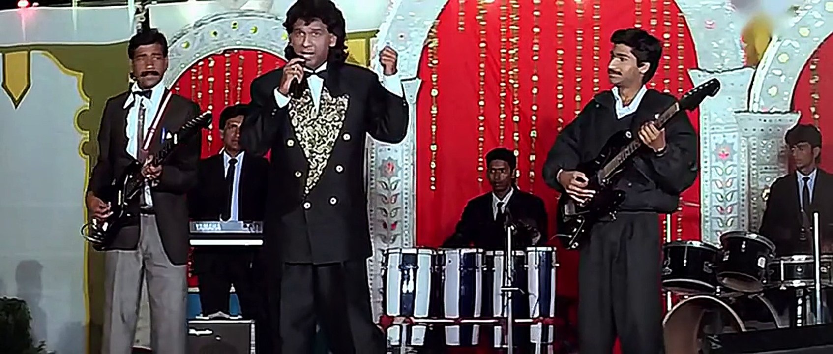 Baazigar - Chupana Bhi Nahin Aata HD (1280 x 544)
