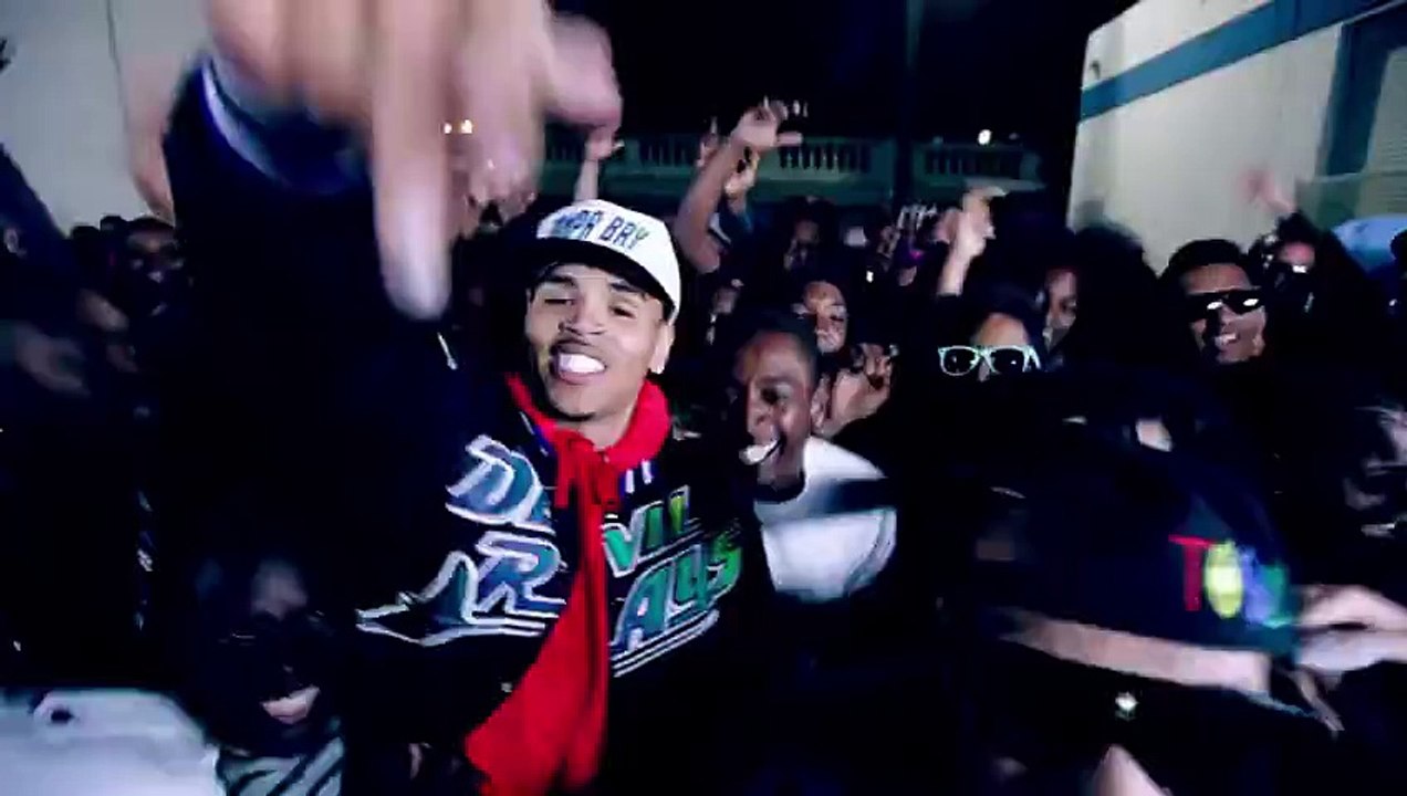 Chris Brown Feat. Tyga - Holla At Me
