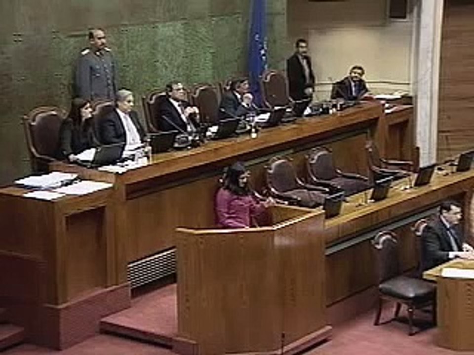 Diputada Cariola rinde homenaje a ex diputados de las Juventudes Comunistas