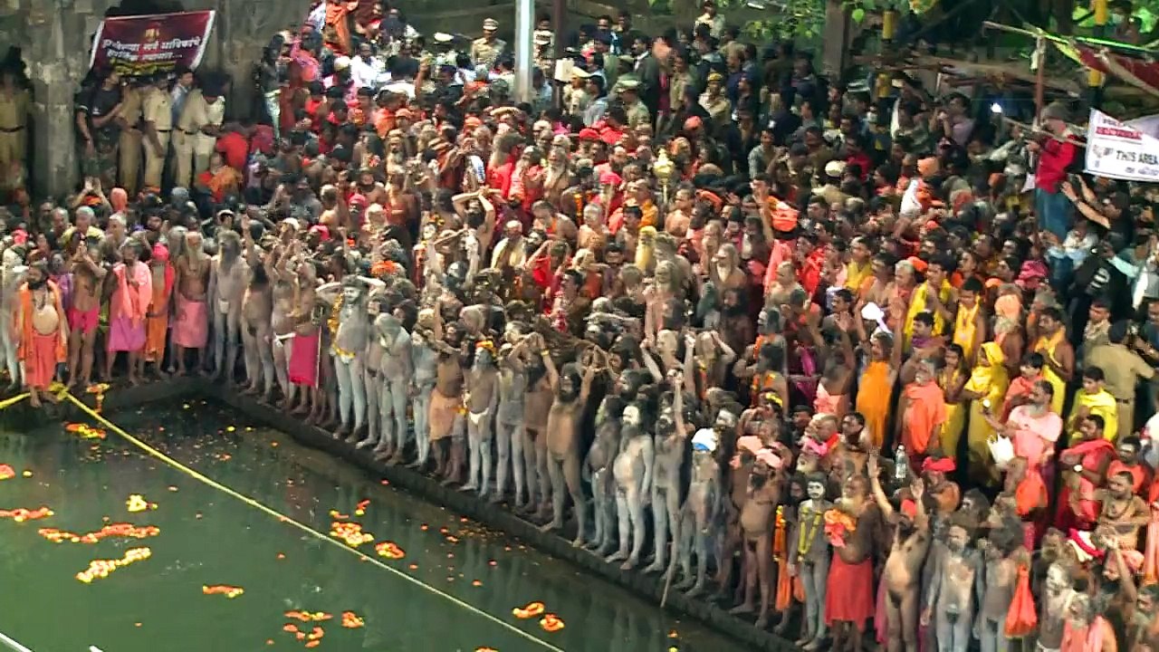 Banho sagrado do Kumbh Mela