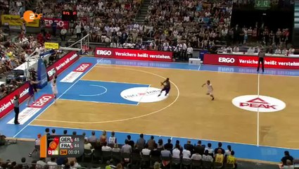 L'incroyable buzzer beater de Charles Kahudi