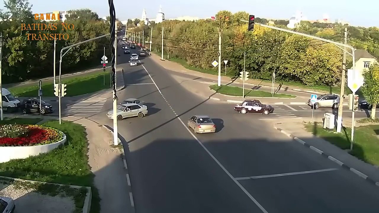 Acidentes Incríveis de Carros - Part 7