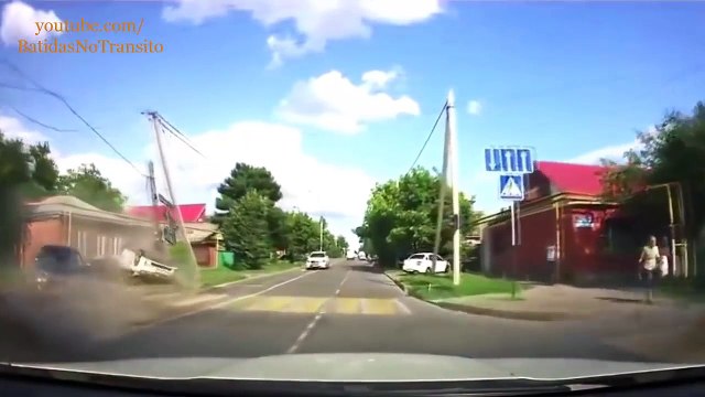 Acidentes Incríveis de Carros Part 10