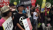 Japon: grande manifestation contre les lois de défense d'Abe