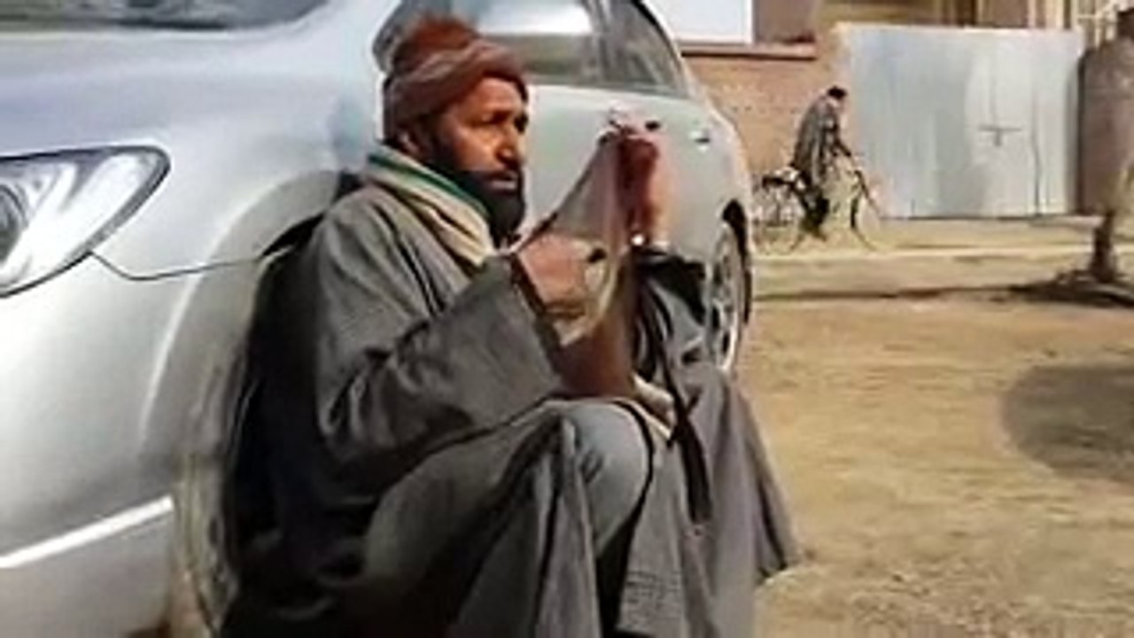 Best traditional Kashmiri song performed by unknown street singer in srinagar kashmir