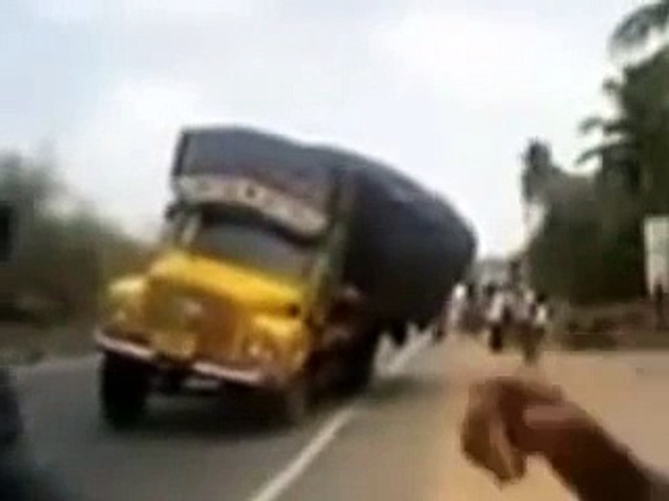 Live accident in india kerala
