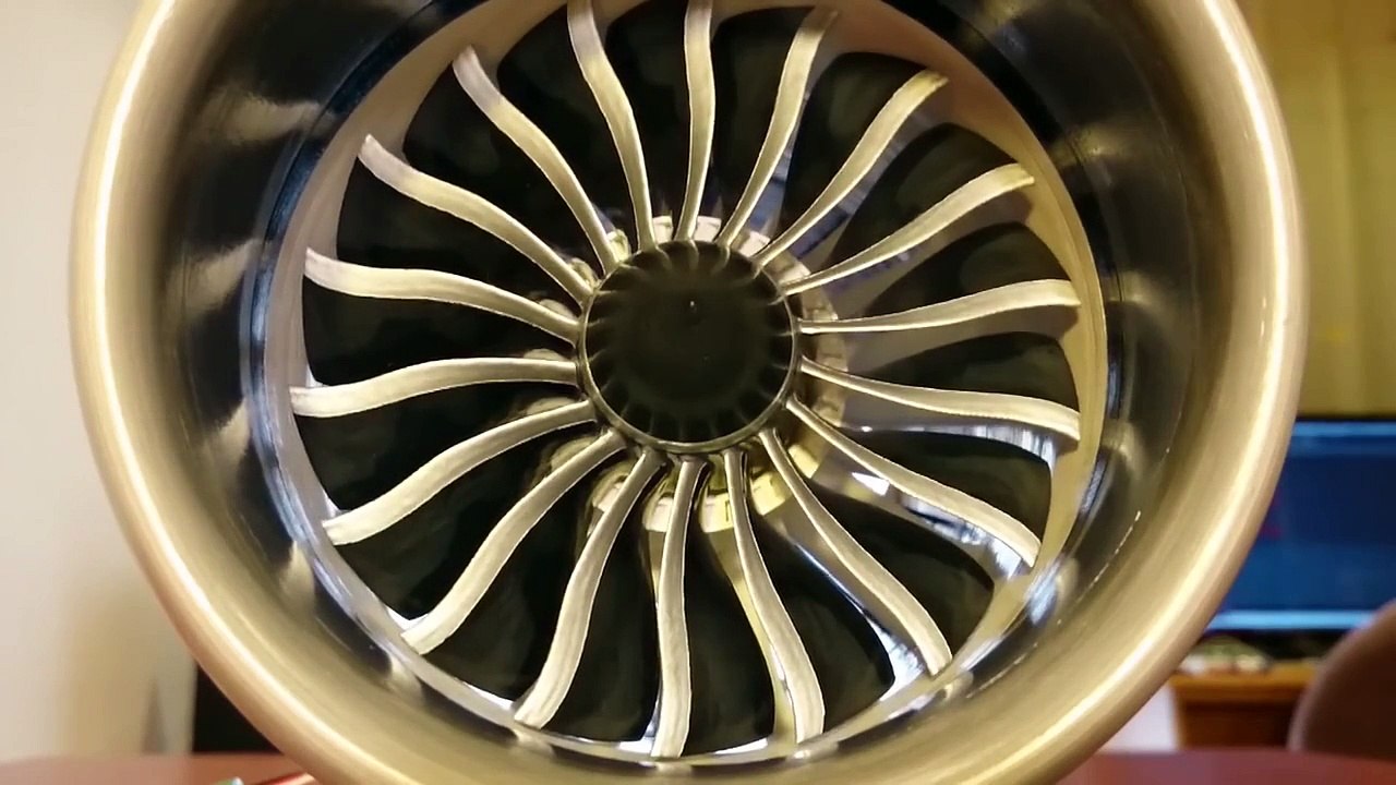 Un moteur de Boeing 787 miniature imprimé en 3D