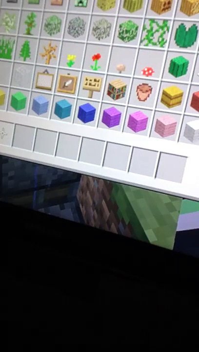 How to make a lucky block in minecraft Xbox one without mods!