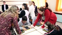 Alunos e professores da rede municipal de ensino recebem tablets da Prefeitura de Joinville