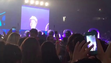 One Direction singing Happy Birthday to Liam