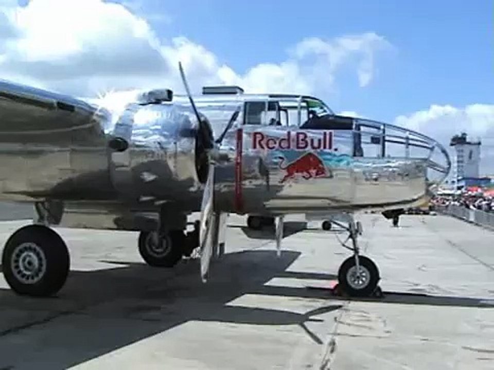 B25 Mitchell  AWESOME SOUND !!!