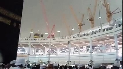 مکہ شریف مے تیز ھواون اور گرج چمک کے ساتھ موسلا دھا بارش جاری