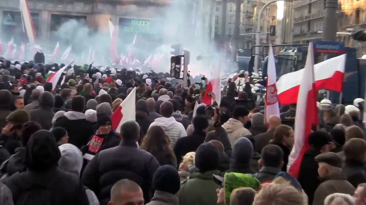 Zamieszki podczas "Marszu Niepodległości" w Warszawie. 11 listopada 2013 roku. Dzień niepodległości.
