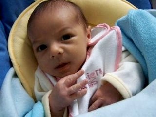 Camille 2eme mois - rire 03 2007