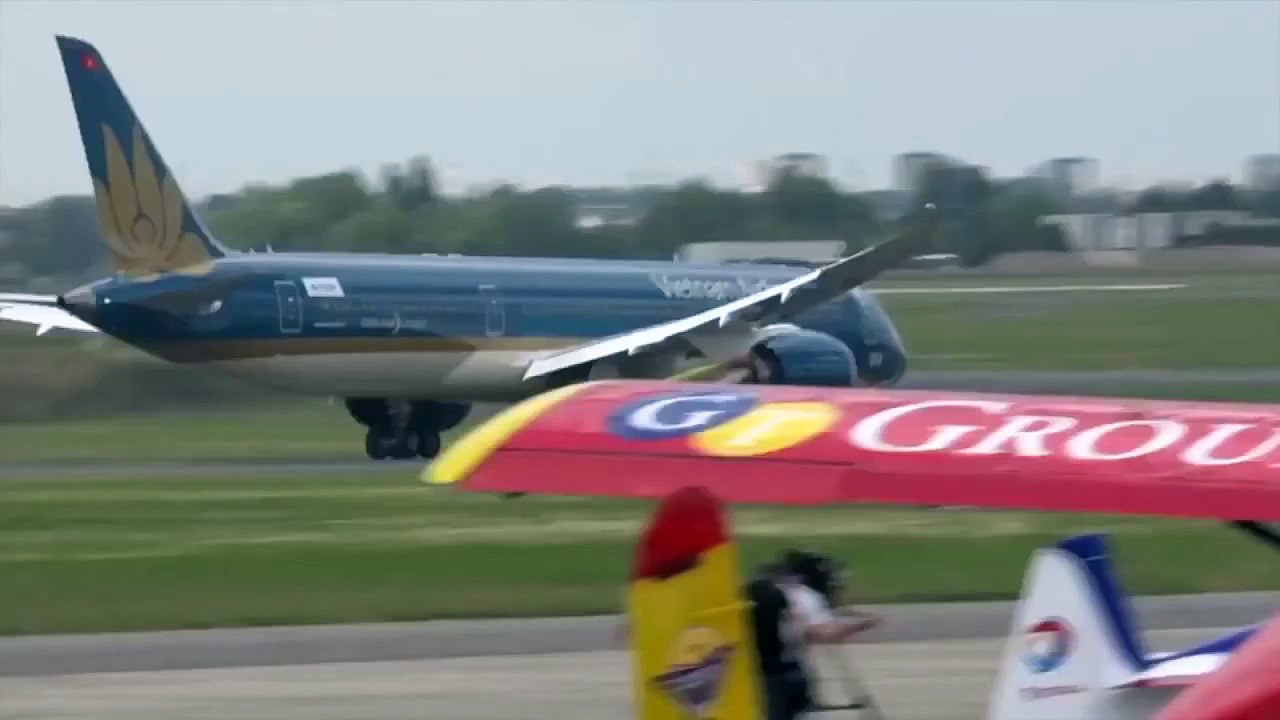 Boeing 787-9 Dreamliner Vietnam Airlines Paris Air Show 2015 HD