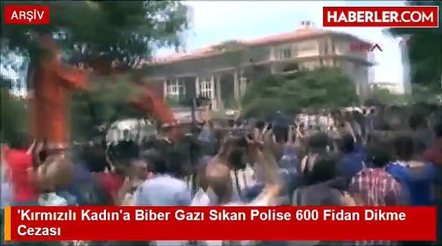 kirmizili kadin a biber gazi sikan polise 600