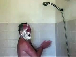 La la la la la   Banyoda sigara ve müzik keyfi