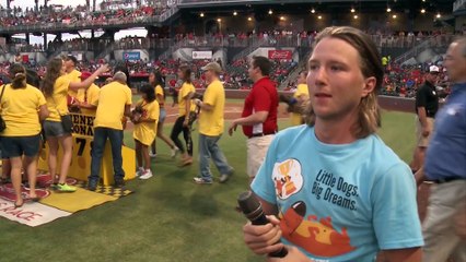 Un chien de course s'échappe en pleine course...