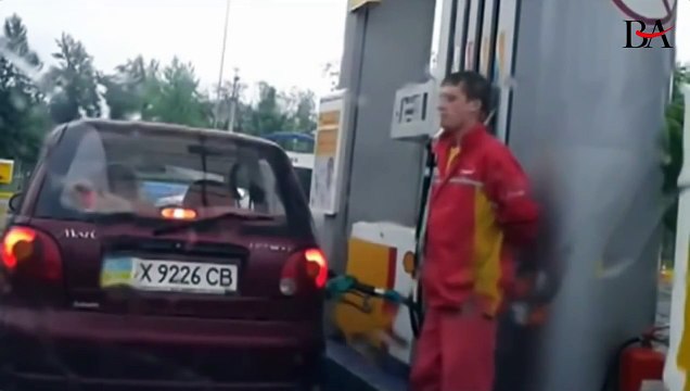 Авто приколы - Девушка за рулём! Баба за рулём!