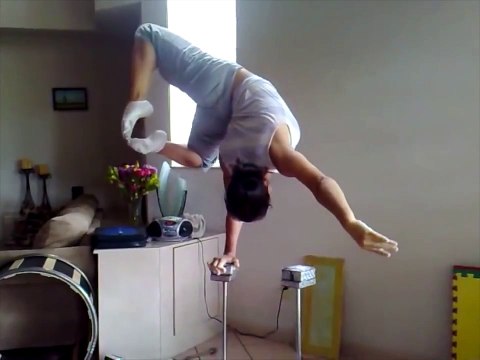 素晴しい人々!　神業片手倒立！　Amazing hand balancing practice, unbelievable strength & skill! (People are Awesome)