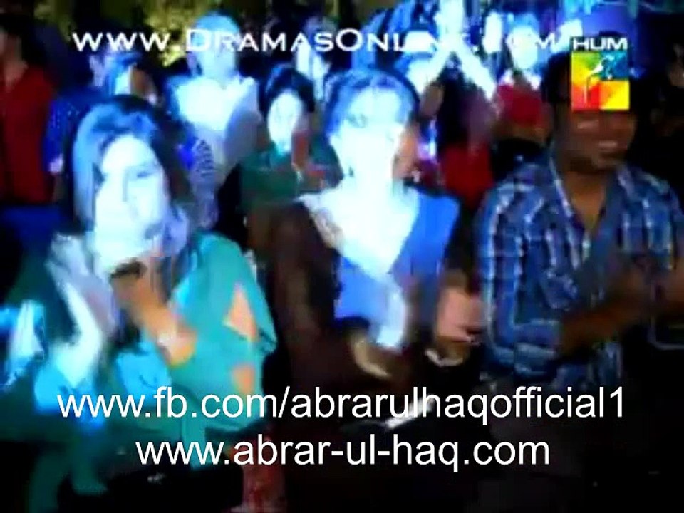 Mika Singh singing Abrar-Ul-Haq's  songs billo & nach punjaban in his live concert